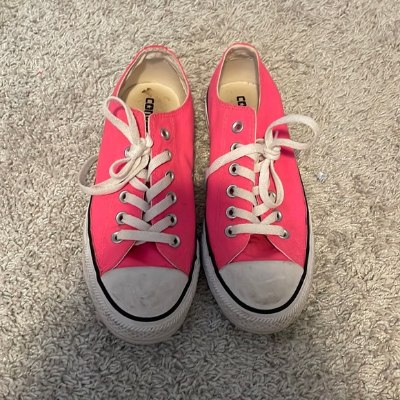 pink low top converse